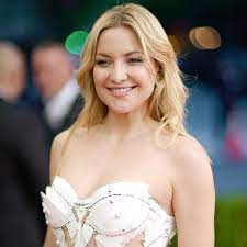 Mom, daughter, sister, friend, lover, worker 🐝 and cosmic investigator 💫 @fabletics @kingstvodka @tobeinbloom @siblingrevelry linktr.ee/katehudson. Kate Hudson Is Making A Record Because Music Is Her Life