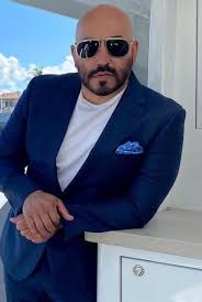 Lupillo rivera was born on january 30, 1972 in la barca, jalisco, mexico as guadalupe rivera. Paparazzi Sobrevuelan Mansion De Lupillo Rivera Cual Fue La Razon Kihi Noticias