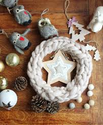 Chunky knit christmas gift guide. Diy Chunky Yarn Wreath Video The Crafty Mummy