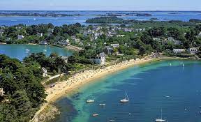 365 according to legend, but, in reality, between 30 and 40, according to how they are counted. Cycle Tour Around The Morbihan Gulf Islands Bike Ride In Brittany