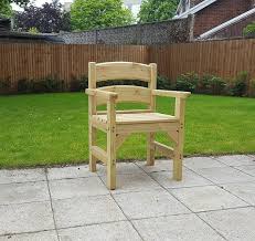 One of the most used types of garden stools for seniors is the one that is also called a gardening chair for the elderly. Garden Chair Highty