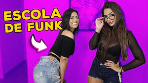 Ola galera aqui vai mais um video meu dessa vez dançando a musica da minha divã anitta. Rana Suzana Quadradinho