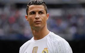 Ronaldo kenardan ayrilmis sac modeli goruntuler ile erkek sac. Ronaldo Juventus Un Kapisindan Dondu