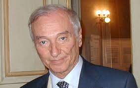 Oggi piero angela festeggia il suo novantesimo compleanno e per l'occasione la rai renderà omaggio al più famoso divulgatore scientifico televisivo con numerose iniziative. Piero Angela Vuole Aprire A Torino Un Museo Della Tecnologia Di Ieri E Di Oggi