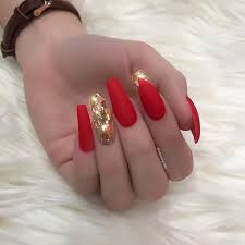 Great for those looking to add length and strength to their nails, acrylics can also create a larger, more evenly shaped canvas for those who. Red Acrylic Nails Christmas Nails Red And Gold Nails