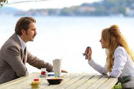 Dizisi ile yeniden ekrana gelmeye hazırlanan düzyatan'ın yer alacağı diziyi kaleme alan isim ise. Engin Altan Duzyatan In Oynadigi Kursun Dan Ilk Kareler