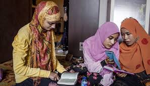 Pria bernama lengkap mandala abadi shoji ini mengaku khatam alquran setiap bulan. Jamaah Masjid Di Bekasi Khatam Al Quran 20 Kali Sehari Ramadan Tempo Co