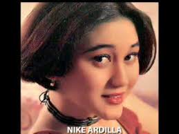 Maybe you would like to learn more about one of these? Nike Ardilla Sandiwara Cinta Chords Chordify