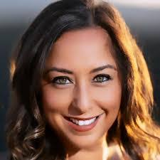 Leticia Mendoza's Instagram, Twitter & Facebook