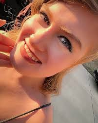 Samantha Farber's Instagram, Twitter & Facebook