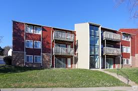 The location of this apartment offers relaxation by the pool or nearby beaches and quiet in the evenings at home or it is located on a quiet complex near to the pool with a balcony that has sun on all morning. Country Club Village Apartments For Rent In Omaha Ne Forrent Com