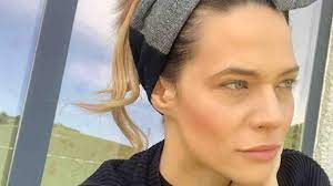 Laura chiatti was born on july 15, 1982 in castiglione del lago, perugia, umbria, italy. Laura Chiatti Mostra Il Lato B E Piovono Critiche La Sua Risposta