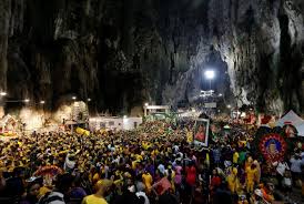 The stage is set for the last leg of the devotees journey towards the entrance of batu caves on this fine thaipusam day in kuala lumpur. Today Devotees Gather At A Shrine In Batu Caves During The Hindu Festival Of Thaipusam In Kuala Lumpur Malaysia Feb 9 2017 Photo Reuters Facebook