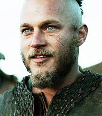 The perfect ragnar vikings eating animated gif for your conversation. Pin By Feededigno On Viking Travis Fimmel Ragnar Lothbrok Vikings Vikings Ragnar