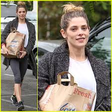 Greene has stated that she grew up watching football and is a florida gators fan. Ashley Greene Posts Class Is Timeless After Joe Jonas Virginity Story Reveal Ashley Greene Joe Jonas Just Jared