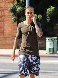 Justin Biebers Nude Photo Was Likely Photoshopped — But We Shouldnt Look  At It Anyway | Teen Vogue