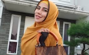 Bagus syafmaulana and pempers sweety cinta popok read more video:udah gede masih ngedot. Cinta Penelope Beberkan Kebiasaannya Yang Diam Diam Masih Suka Ngedot