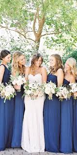 Demoiselle d'honneur, témoins, ou simplement invitée à un joli mariage, j'ai déniché pour vous 12 robes idéales pour assister à un mariage en bleu. 12 Robes De Demoiselle D Honneur Bleu Marine A Couper Le Souffle Idees De Mariage