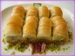 Bugün sizlere burma baklava tarifi ve yapılışını anlatacağız. Recipe Turkish Sari Burma Dessert Goway