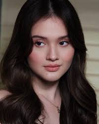 Kira Balinger | She said 🍑✨ And “ I forgot my contacts” 👁️😩 | Instagram