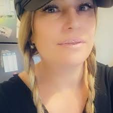 Michelle Pellerin's Instagram, Twitter & Facebook