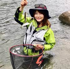 pin on 釣り女子 釣りガール