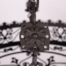 Scegli la consegna gratis per riparmiare di più. Lampadario In Ferro Battuto Lampadari E Lumi Antiquariato Dimanoinmano It