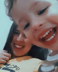 Deborah Pagliari's Instagram, Twitter & Facebook