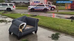 Flight distance is approximately 32 miles (52 km) and flight time from bradenton, fl to tampa, fl is 03 minutes. Manatee Ems Possible Tornado Touches Down In Bradenton Florida Wtsp Com