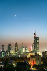 city of stars 2018年4月19日就算在光污染严重的城市中心 天气好的时候 登上高楼也能看见星光闪耀 日落时分 金星和新月相距不远 连一旁的昴星团都清晰可见 汪德成 2018年4月18日摄于江苏南京市东南大学 尼康d750 chinese landscape city willis tower