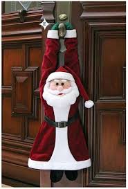 Kapı süsleri arasında en basiti tül giydirmedir. Yilbasi Kapi Susleri Nasil Yapilir Hobinizm Com