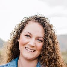 Alicia Kasper's Instagram, Twitter & Facebook