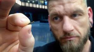 Primesc fără nicio reţinere microcipurile implantate pe mână, ca oameni credinciosi ortodocsi care se bucura ca pot plati electronic si care probabil ca nu vad nimic rau la un cip implantabil. Se Pun Microcipuri In Oameni Nu E ConspiraÈ›ie Se IntamplÄƒ Intr O È›arÄƒ EuropeanÄƒ Metoda Se Extinde In Italia Gazeta RomaneascÄƒ Italia