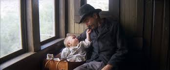 Lorsque daniel plainview entend parler d'une petite ville de californie où l'on dit qu'un océan de pétrole coulerait littéralement du sol, il décide d'aller tenter sa chance et par. There Will Be Blood Filmgrab