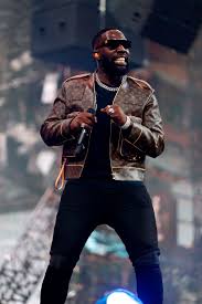 Macron Emmene Vegedream Avec Lui En Cote D Ivoire Maitre Gims Rap Footballeur Francais