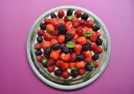 Dacquoise Coco Verveine Et Fruits Rouge De Michalak Http Www Envoie Le Sucre Fr Recettes Patisserie Recettes Gateaux Entr Gastronomie Recette Dacquoise Coco