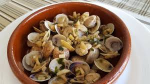 Las almejas son ricas en vitamina a, muy positivas contra enfermedades que afectan a las mucosas. Receta Almejas Al Ajillo Rico Rico Y Facil Cocina Con Rock Youtube