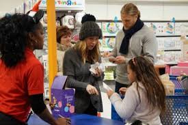 His net worth is 66 million in the new money he is recorded to be the highest paid player. Oh So Clay Matthews Is Married Then Total Packers