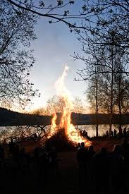 Du får nyheter, fakta och information om den årliga traditionen. Valborg Beltane Bilder Landskap
