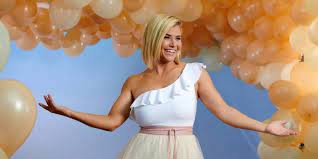 Sie ist nicht nur schön, sondern auch noch talentiert. Beatrice Egli Manchmal 3 Corona Tests Pro Tag Lifestyle
