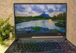 The thing is i have a massive space issue and can only settle for a 15 inch model. Asus Rog Strix Scar 17 G732lxs Review With Pros And Cons Smartprix Com