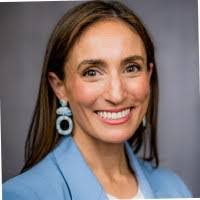 Stephanie Hollinger's Instagram, Twitter & Facebook