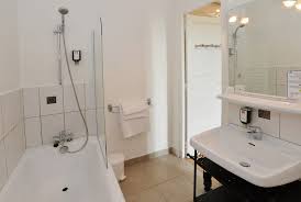 A l'honneur également, la pêche, fruit de saison, à déguster en entrée avec de la ricotta au basalmique et du magret. Hotel A Tarbes Contact Hotel La Croix Blanche