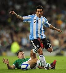 España campeón holanda subcampeón 3º alemania 4º uruguay 5º argentina. R Of Ireland 0 Argentina 1 In Aug 2010 In Dublin Darron Gibson Attempts To Stop Ezequiel Lavezzi Friendly Seleccion Argentina De Futbol Futbol Argentina