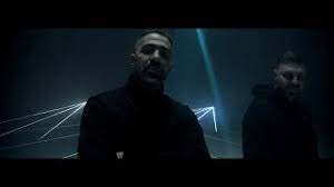El nombre de the weeknd ya está vinculado y a la altura de otros como michael jackson, prince, beyoncé o jennifer lópez, entre otros. Lyrics Deutsche Ubersetzungen Songtexte Auf Songtextes De