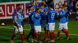 Ich muss ja lachen, wenn ich perez davon reden höre den spanischen fussball zu retten, wenn er eigentlich meint, seinen überschuldeten verein davor zu. Pokal Krimi Im Elfmeterschiessen Lorenz Schiesst Kiel Ins Viertelfinale Kicker