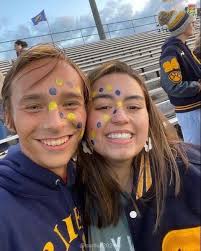 Hi! My name is Eva Salgado and I am from South Bend, Indiana! I am going to  be majoring in Insect Biology in the fall! I love performing, theatre, art,  thrifting, music,