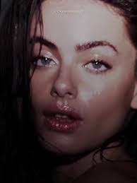 Juliette Stanford's Instagram, Twitter & Facebook