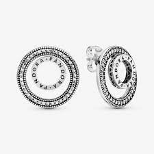 Locations for piercings other than the earlobe include the rook, tragus, and across the helix. Pandora Logo Kreis Ohrstecker Pandora