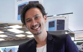 Menjelma Jadi 'Manusia Ular', Pesona Vincent Rompies Lagi-lagi Disebut  Meresahkan